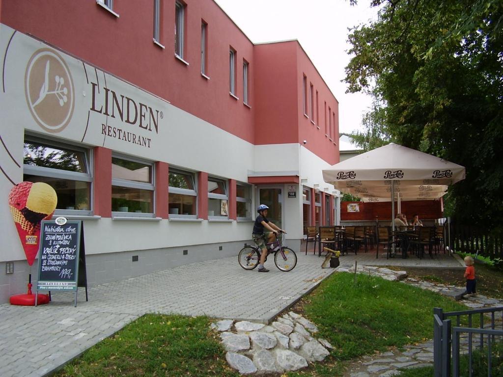 Linden Restaurant And Pension Brno Luaran gambar
