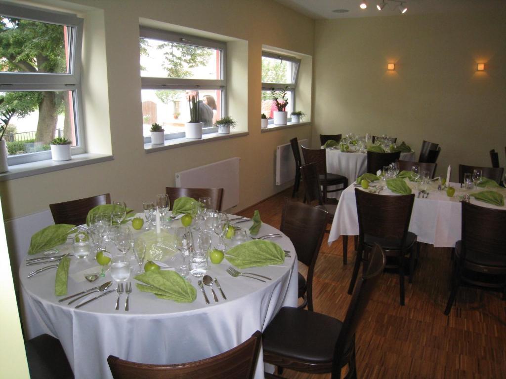 Linden Restaurant And Pension Brno Luaran gambar