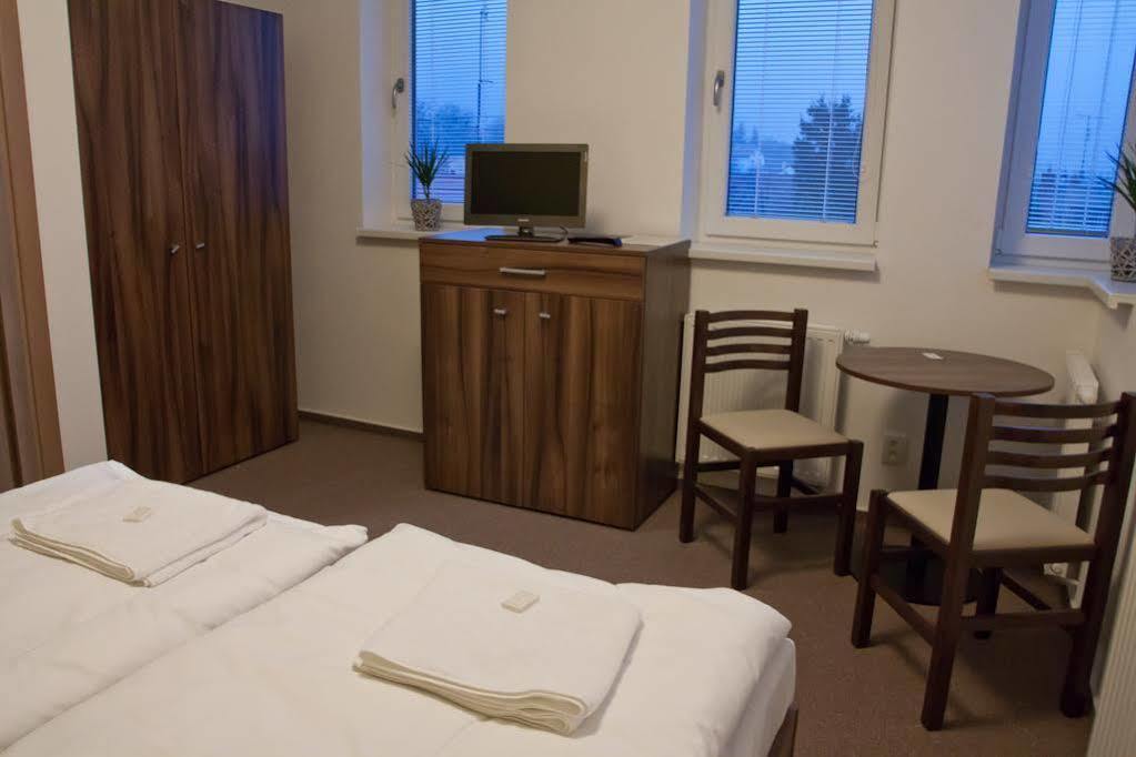 Linden Restaurant And Pension Brno Luaran gambar